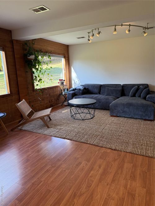 591 S Mountain Rd, New City, NY, 10956-5729 | Card Image