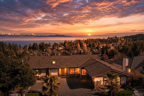 972 Seapearl Pl, Victoria, BC, V8Y2X2 | Card Image