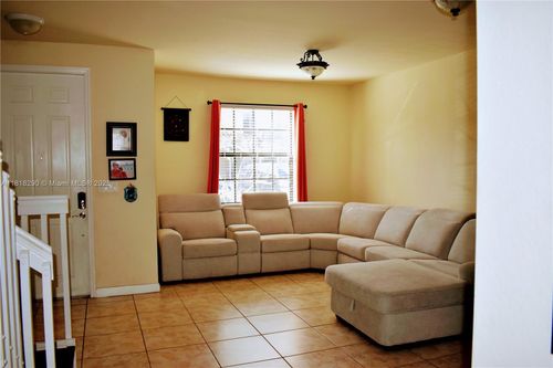 8873 W 35th Ln, Hialeah, FL, 33018-1886 | Card Image