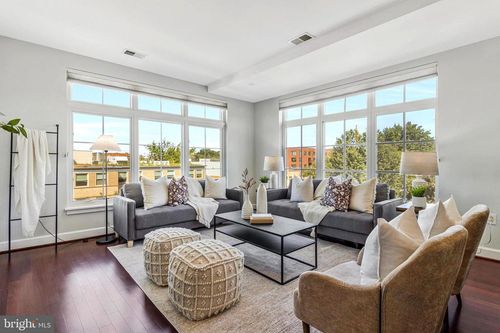 apt-v402-150 V St Nw, WASHINGTON, DC, 20001-5610 | Card Image