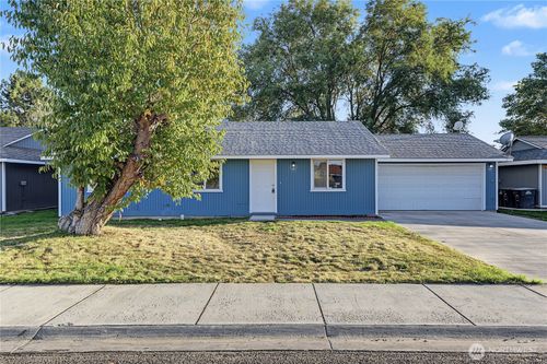 1016 E Hayden Dr, Moses Lake, WA, 98837-2298 | Card Image