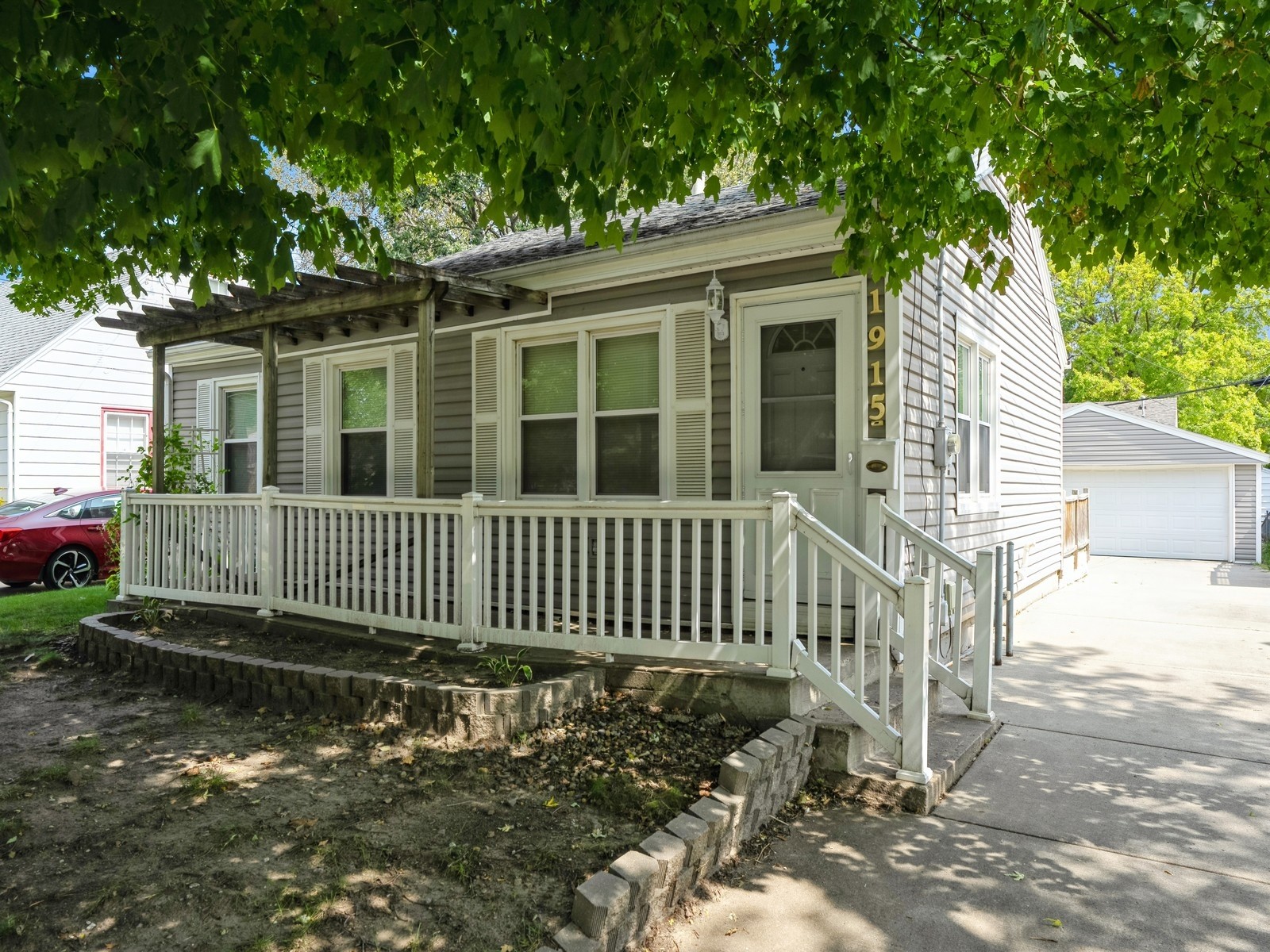 52nd St, Des Moines, IA 50310