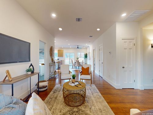 141 Chevy Chase Dr, San Antonio, TX, 78209-4242 | Card Image