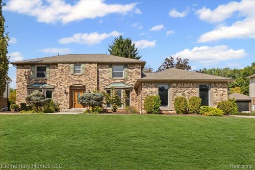 2456 Red Maple Dr, Troy, MI, 48098-2279 | Card Image