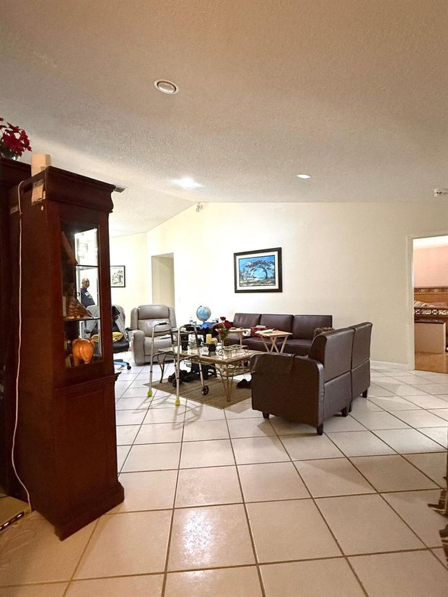 434 Se Doat St, House other with 3 bedrooms, 2 bathrooms and null parking in Port St. Lucie FL | Image 16