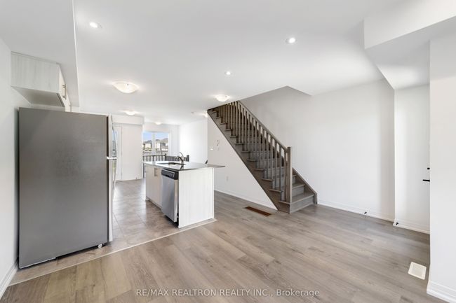 7 Fairlane Ave, House attached with 3 bedrooms, 1 bathrooms and 2 parking in Barrie ON | Image 8