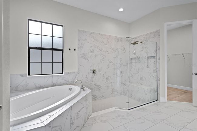 Primary Bathroom | Image 27