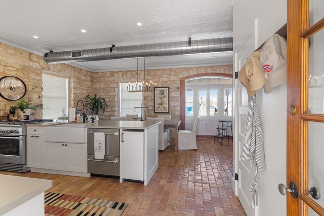 125 W San Antonio St, Home with 2 bedrooms, 3 bathrooms and 2 parking in Fredericksburg TX | Image 29