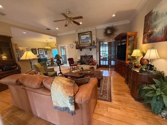 112 Penguin St, House other with 3 bedrooms, 2 bathrooms and null parking in Highland Haven TX | Image 7