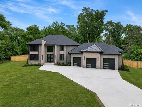 31130 Lahser Rd, Beverly Hills, MI, 48025-3629 | Card Image