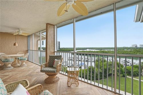 504-300 Horse Creek Dr, NAPLES, FL, 34110-6029 | Card Image
