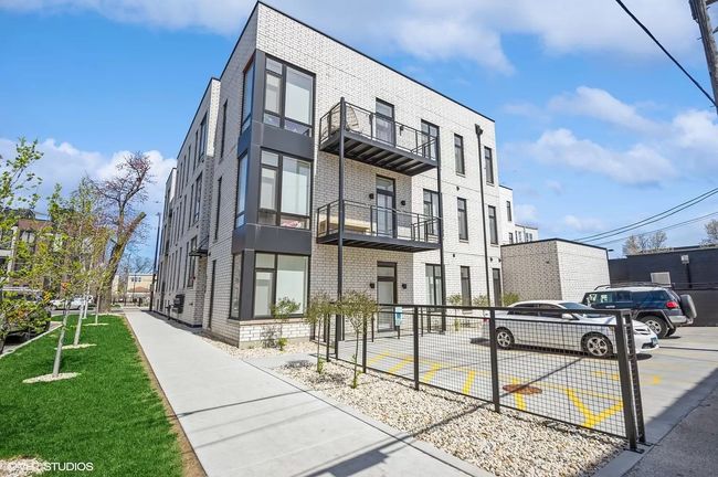 103 - 4177 W Belmont Ave, Condo with 3 bedrooms, 2 bathrooms and 2 parking in Chicago IL | Image 21