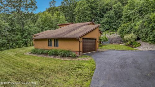 176 W Mountain Rd, BLAKELY, PA, 18447-9786 | Card Image