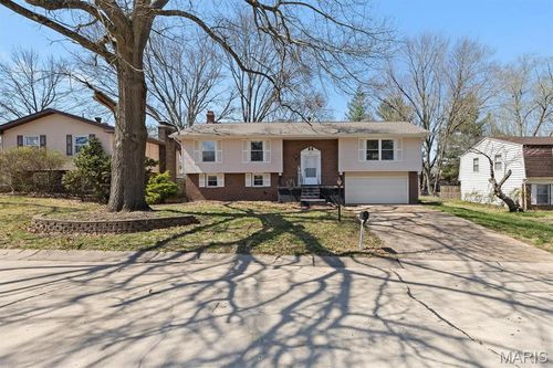 421 Stone River Rd, Belleville, IL, 62221-5741 | Card Image