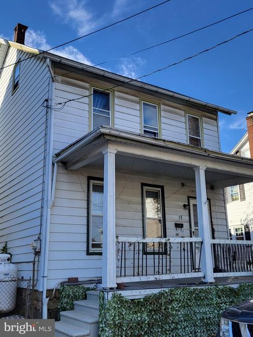 38 Mifflin St, PINE GROVE, PA, 17963-1432 | Card Image