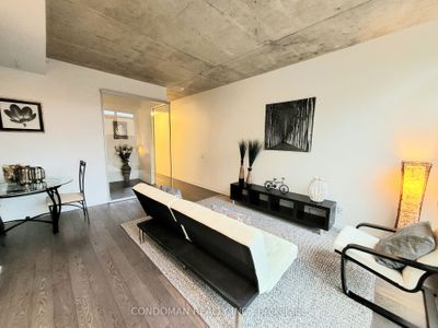 202 - 130 Rusholme Rd, Condo with 1 bedrooms, 1 bathrooms and null parking in Toronto ON | Image 3