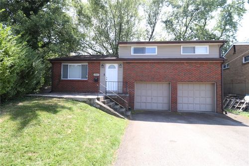 357 Frazier Dr, Pittsburgh, PA, 15235-5256 | Card Image