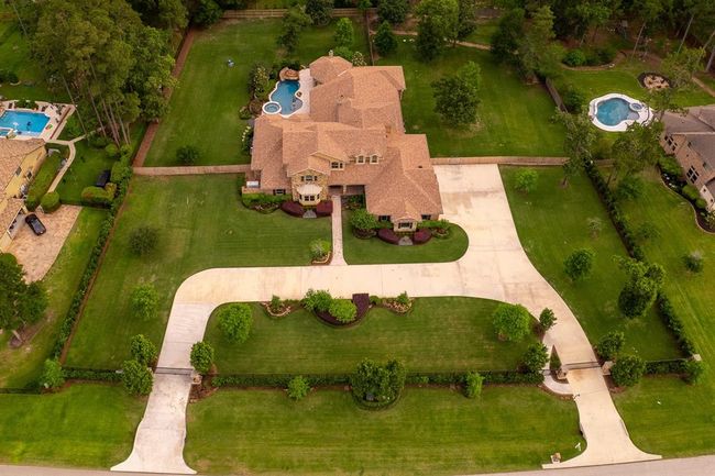 28002 Whispering Maple Way, House other with 5 bedrooms, 5 bathrooms and 3 parking in Spring TX | Image 8