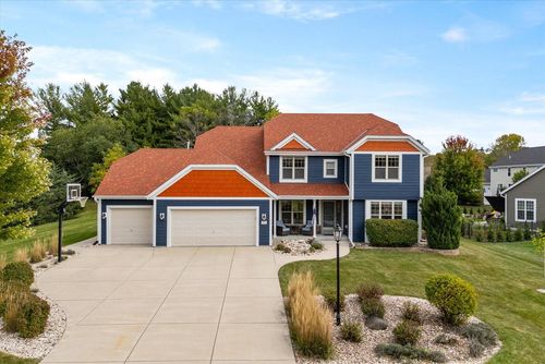 W273N2420 Arlington Court, Pewaukee, WI, 53072 | Card Image