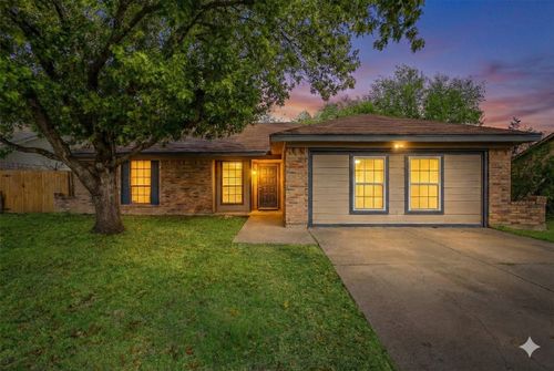 516 Clover Dr, Saginaw, TX, 76179-1158 | Card Image