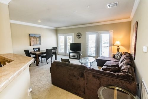 apt-332-2400 Mccue Rd, Houston, TX, 77056-5116 | Card Image