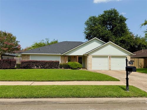3702 Windsor Dr, Deer Park, TX, 77536-6181 | Card Image
