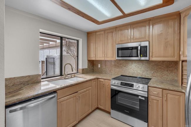 22 Seaview Dr S, Townhouse with 3 bedrooms, 3 bathrooms and 2 parking in Rolling Hills Estates CA | Image 9