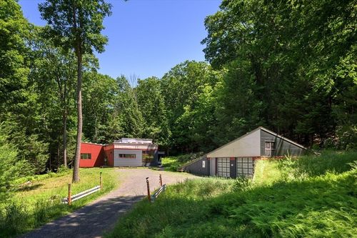 2 Laurel Hill Dr, Leverett, MA, 01054-9562 | Card Image