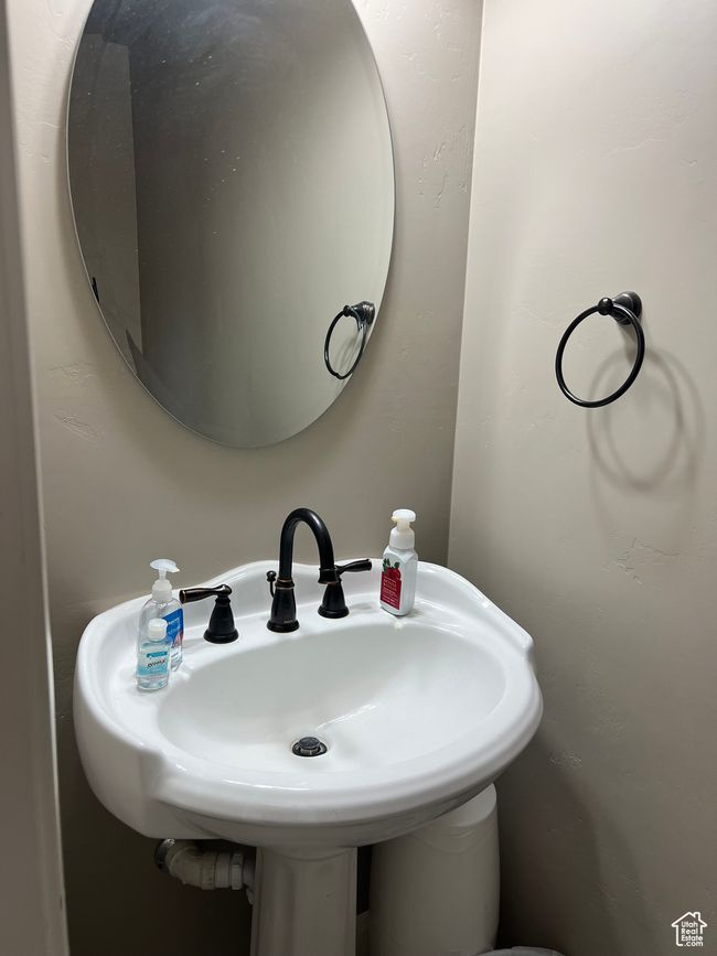 1/2 bath off living room | Image 41