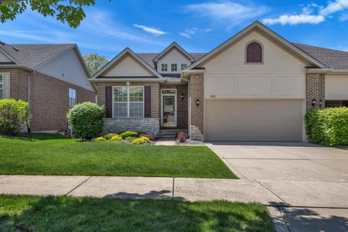 10015 Prairie Knoll Ct, Saint John, IN, 46373-8752 | Card Image