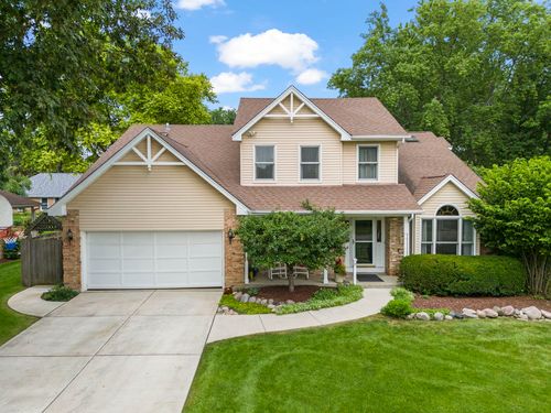 2002 Middleton Dr, Wheaton, IL, 60189-8164 | Card Image