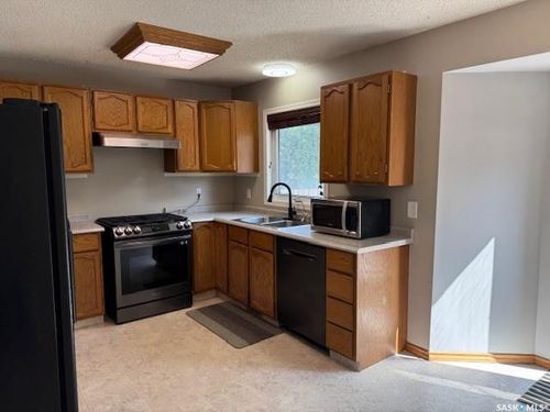 3011 Truesdale Dr E, Regina, SK, S4V2E1 | Card Image