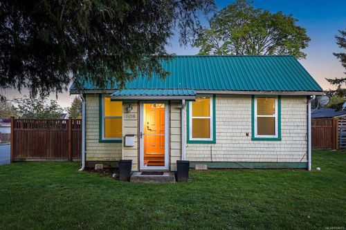 608 11th St, Courtenay, BC, V9N1T1 | Card Image