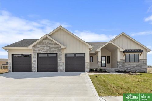 11105 S 220th St, Gretna, NE, 68028-6021 | Card Image