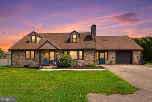 2245 Moselem Springs Rd, FLEETWOOD, PA, 19522-9266 | Card Image