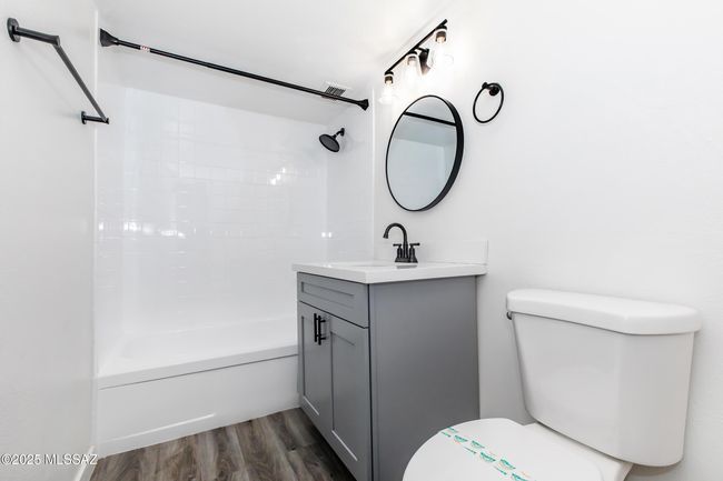 Redondo Condo Bathroom 1.1 | Image 8