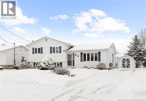 37 Simpson Crt, Riverview, NB, E1B4P2 | Card Image