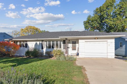 3124 W 9th St, Waterloo, IA, 50702-5309 | Card Image
