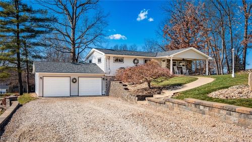 3965 Dorothy Dr, Zanesville, OH, 43701-1105 | Card Image