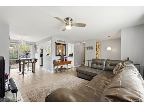 984 S Victor Way, Aurora, CO, 80012-3549 | Card Image