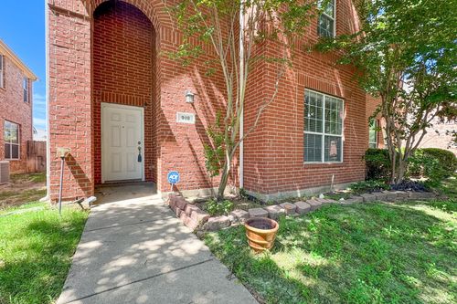 918 Jamie Dr, Grand Prairie, TX, 75052-2735 | Card Image