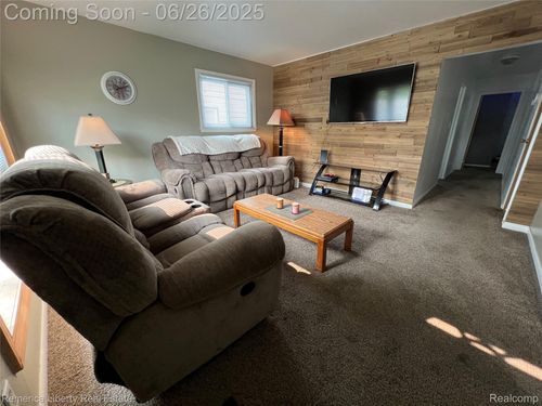 5048 Gloria St, Wayne, MI, 48184-2264 | Card Image