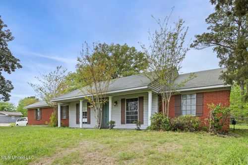 1000 E Northside Dr, Clinton, MS, 39056-3632 | Card Image