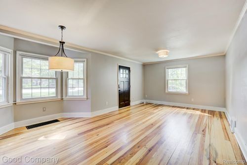 1305 E Stadium Blvd, Ann Arbor, MI, 48104-4619 | Card Image