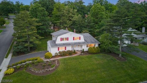 7 Syme Ave, West Orange, NJ, 07052-2616 | Card Image