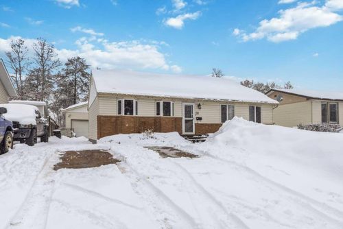 18 Clark Cres, Fort Mcmurray, AB, T9H1M8 | Card Image