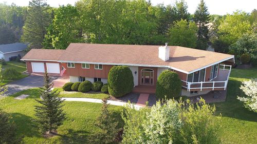 826 Eastview Dr, Antigo, WI, 54409-8706 | Card Image