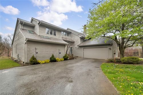 2 Salem Ct, Beachwood, OH, 44122-7538 | Card Image