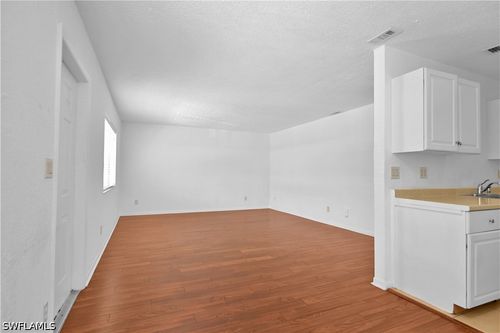 o5-4611 Bayshore Dr, NAPLES, FL, 34112-6565 | Card Image