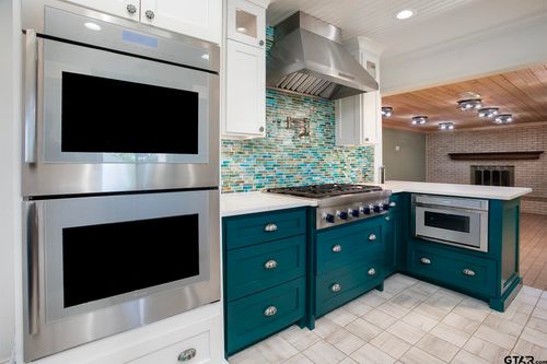 502 W Hubbard St, Lindale, TX, 75771-3261 | Card Image